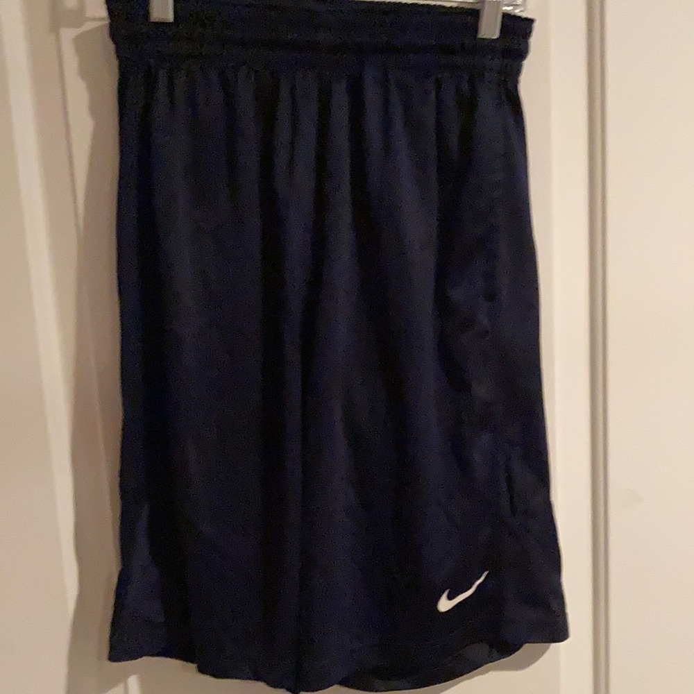 Men’s Nike Basketball Shorts. Size M, NAVY BLUE